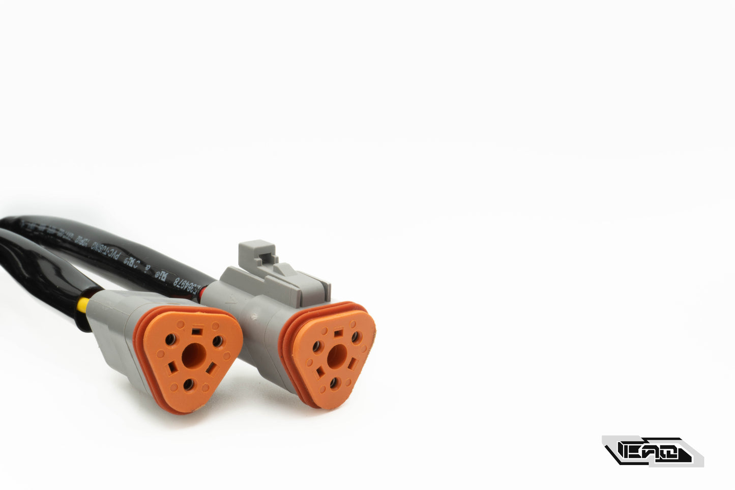 Arnes Doble relevador, Doble botón con conectores